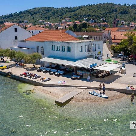 Apartmani Junto Preko Kültér fotó