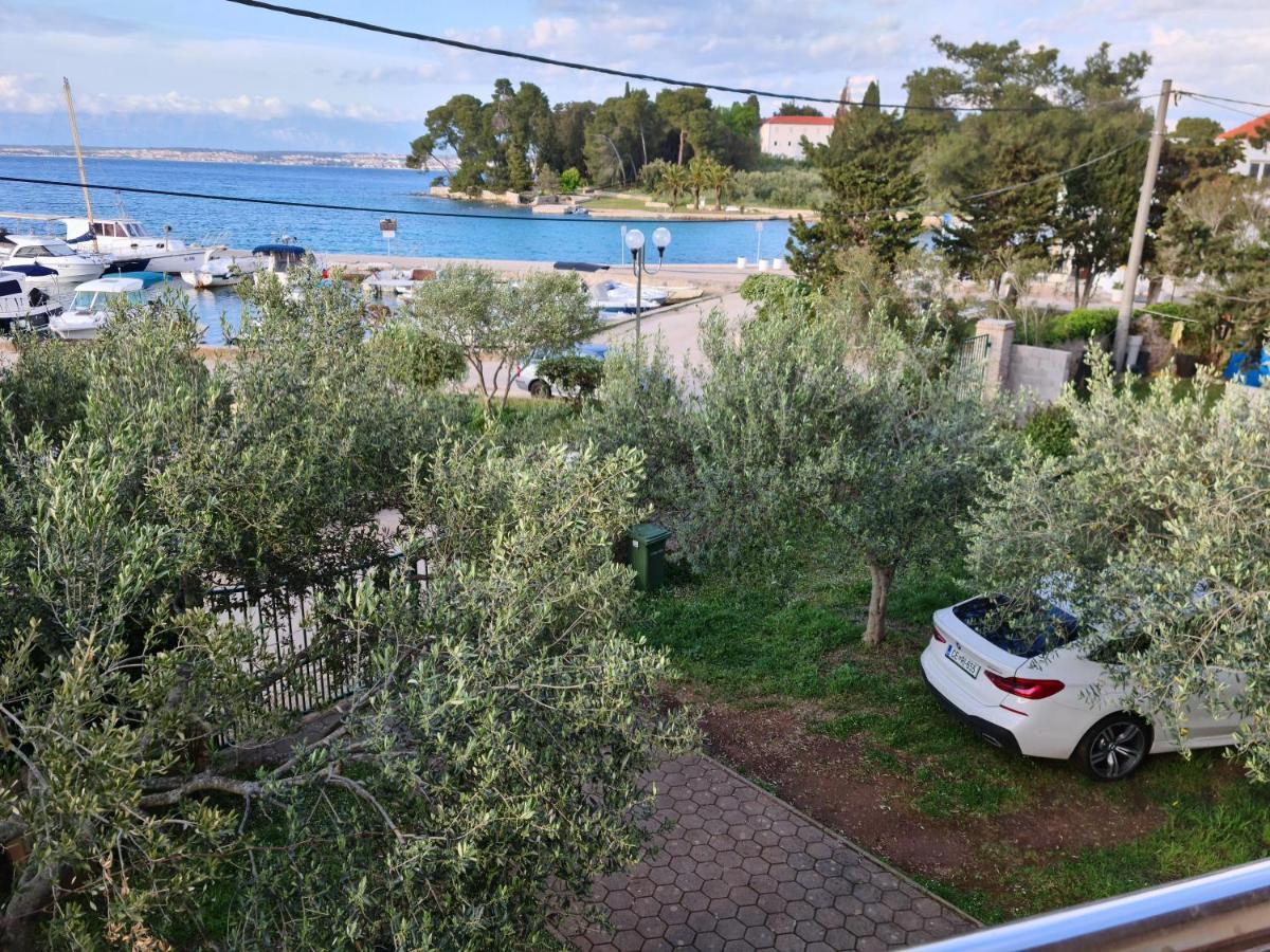 Apartmani Junto Preko Kültér fotó